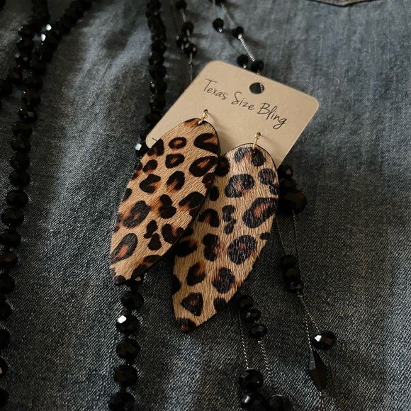 Leopard Print Earring and Necklace Bundle - Picture 6 of 8